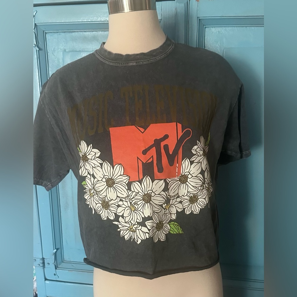 MTV Cropped Graphic Tee in Charcoal Gray